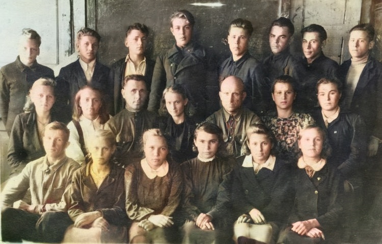 8 класс Ивановская школа 49-50 гг. Евтушенко Д.С. и Шульга С.И