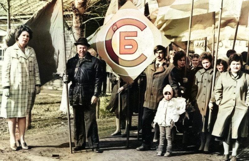 Колонна КБО на демонстрации. Директор Арендарчук