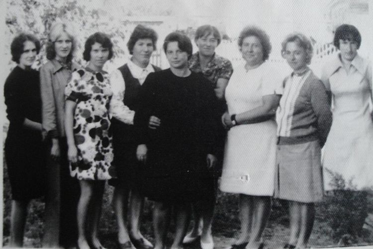 Женский коллектив конторы совхоза Анновский